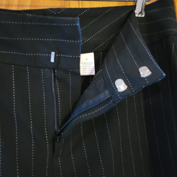 Old Navy Stretch Skirt Pin Striped Front zippered and slit Size 8 - Picture 8 of 12